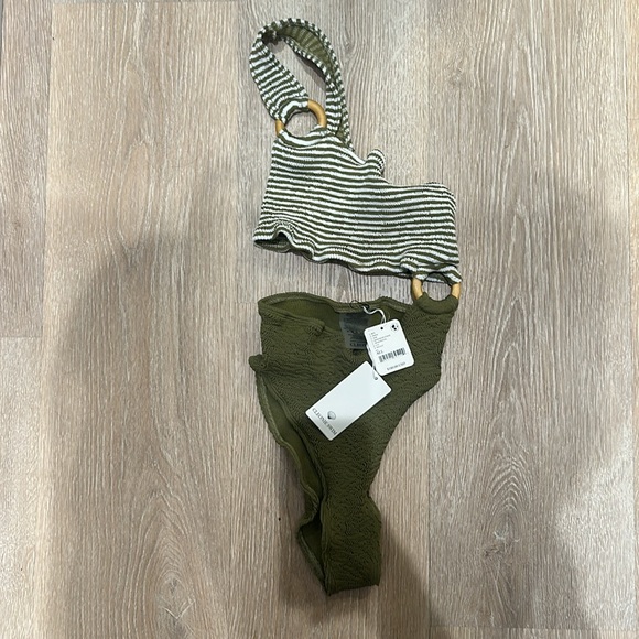 Cleonie Shell Maillot Smocked One-Piece Swimsuit - Picture 3 of 4